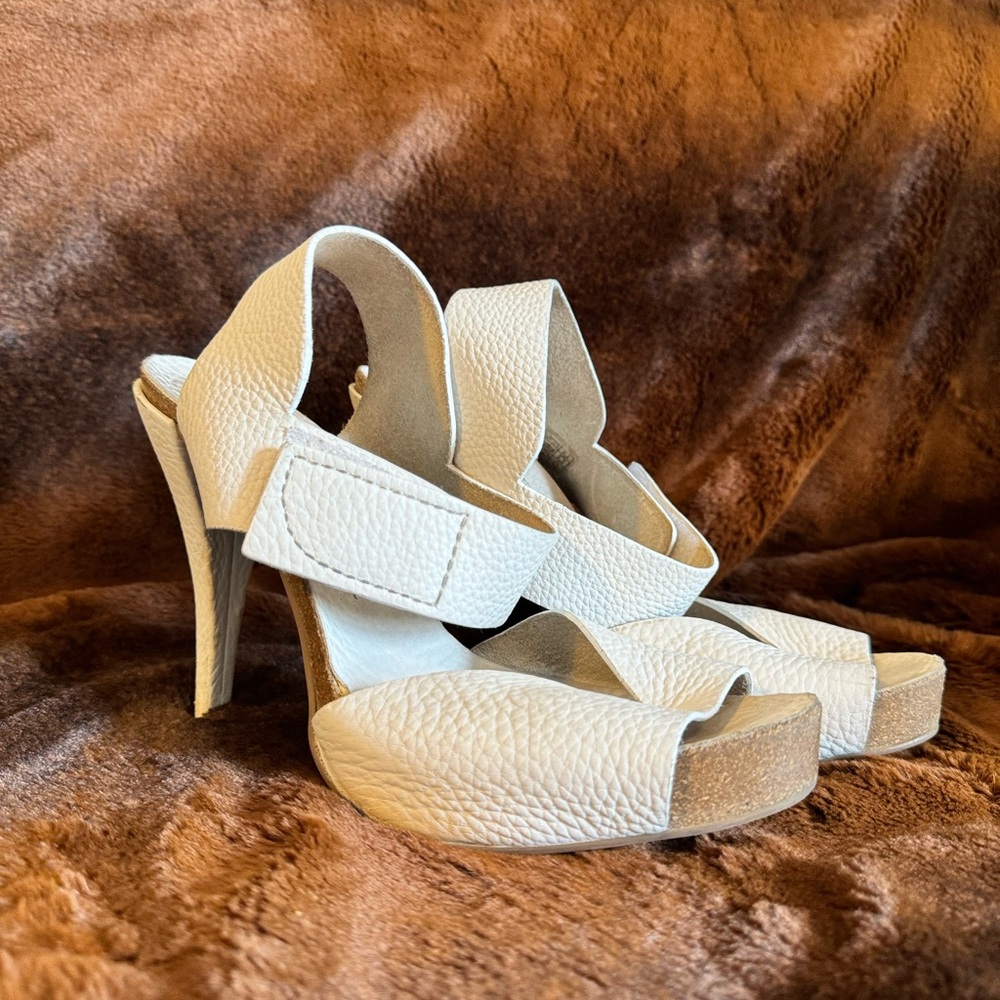 Size 41 White leather Pedro Garcia. Velcro, Deep V detailing on the foot.